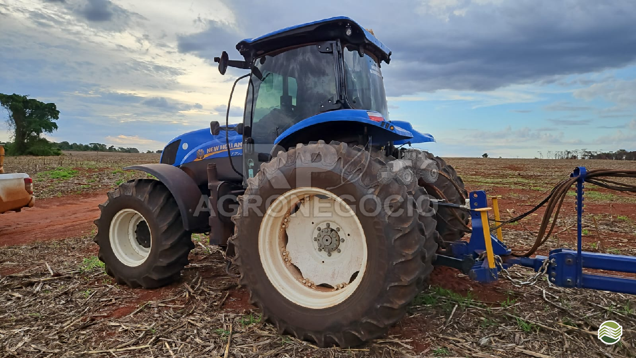 TRATOR NEW HOLLAND NEW T7 205 Tração 4x4 RP Agronegócio MONTIVIDIU GOIAS GO
